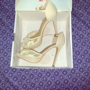 White heels size 8
